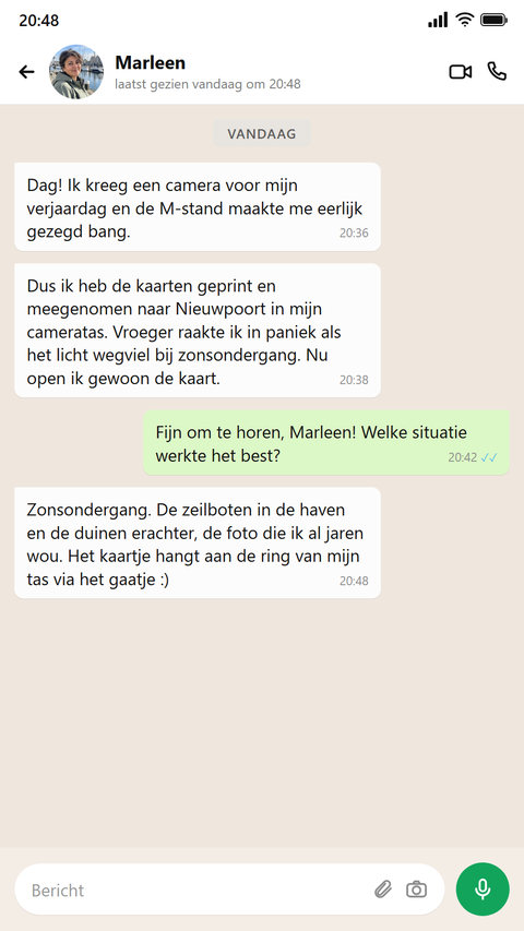 Iemand printte de kaarten en nam ze mee in de cameratas naar de kust